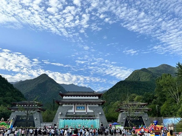 <b>汉台区天台山纳凉消费季暨乡村振兴系列活动在天台山森林公园启动</b>