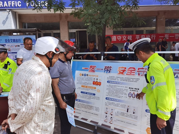 <b>府谷县交警：新民中队开展摩托车交通安全宣传活动</b>
