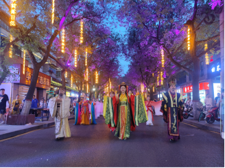 <b>“人间烟火抚渭城”《秦﹒印》演出聚人气 咸阳市老街“夜经济”持续升温</b>