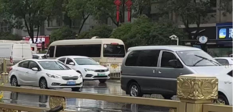 <b>雨雨雨！陕西今日持续降水！陕南局地有短时强降水和大风</b>