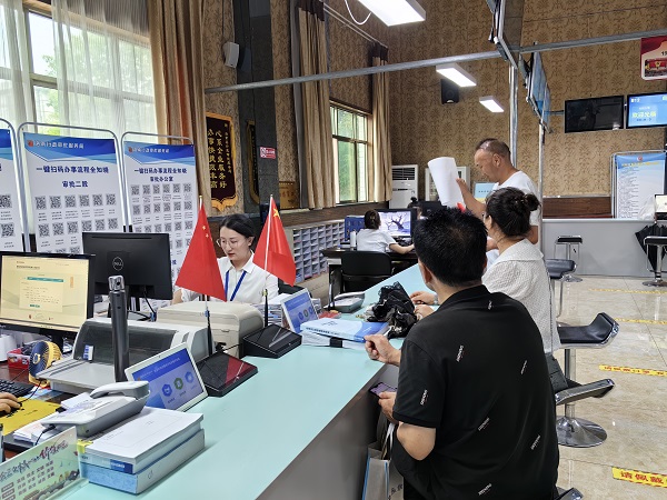 <b>商洛市＂三个年＂活动洛南专场新闻发布会举行</b>