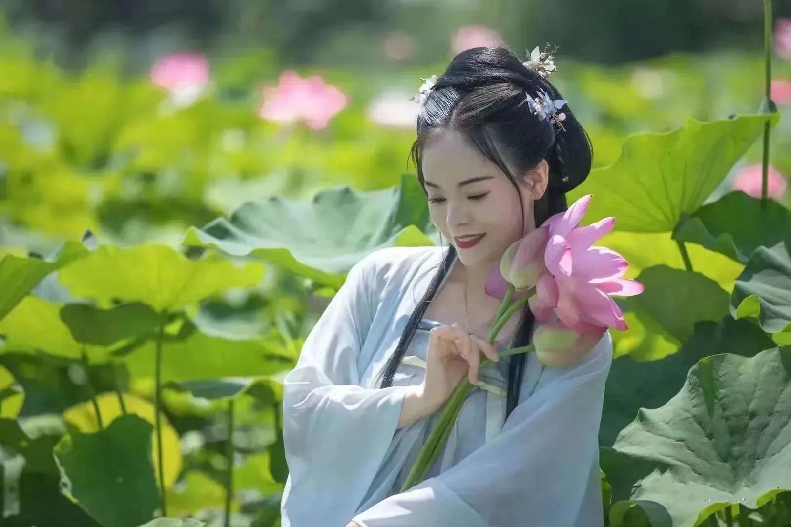 <b>很“浪漫”！汉中市汉台区：记录日常 在菜市场里“贩卖夏天”</b>