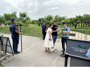 <b>长安旅警在辖区景区开展文明旅游主题宣传活动</b>