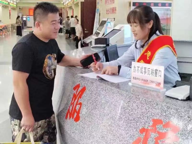 <b>靖边县政务大厅：“办不成事”小窗口 优化营商大环境</b>