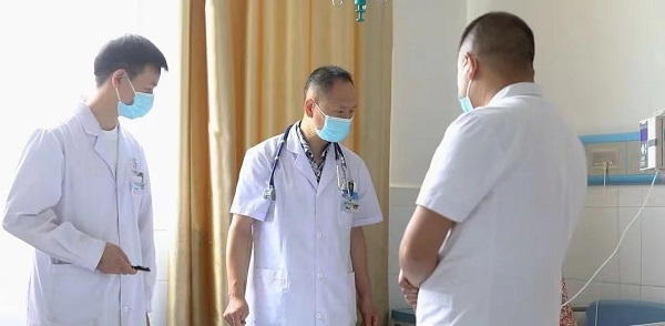<b>了不起！这群刀尖舞者、脊柱“匠人”</b>