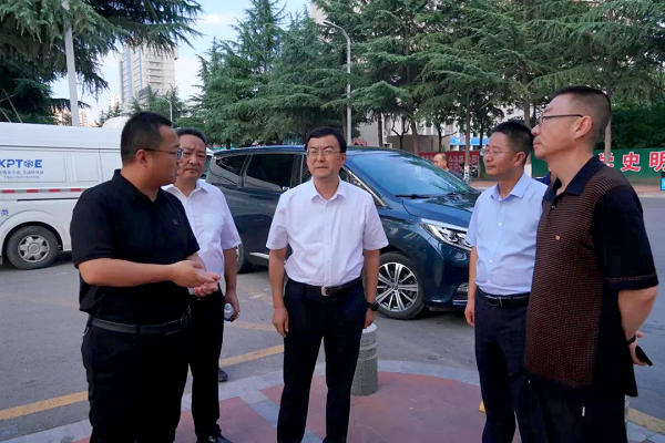 <b>宝鸡市委副书记、渭滨区委书记段小龙调研渭滨区道路交通工作</b>