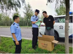 <b>周至公安：渭河岸堤落白鹭 警民联手齐救之</b>