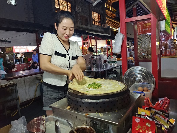 <b>商洛市洛南县：夜市升腾“烟火气” 点燃洛城“夜经济”</b>