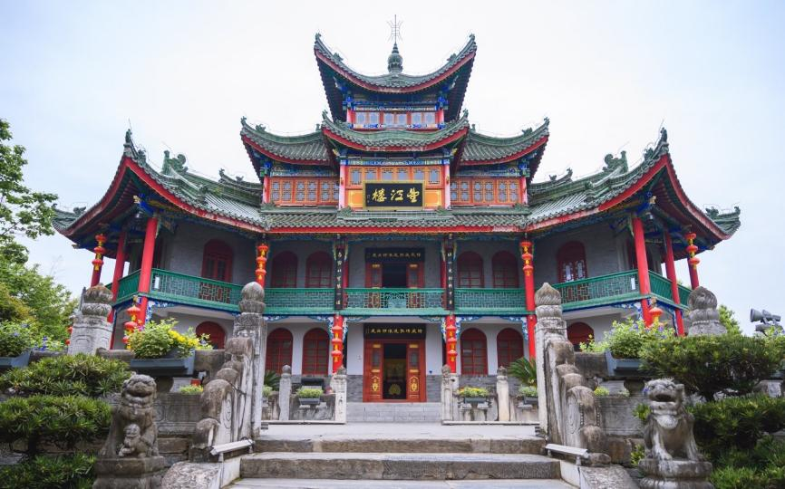 <b>网络媒体看汉中采访团一行走进汉台区</b>