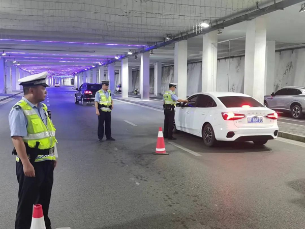 <b>查处4763起违法行为！汉中市开展异地用警严查酒驾醉驾专项整治行动 </b>