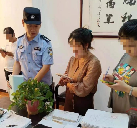 <b>止付258.万后 民警为受害人手机安装反诈App检出多个高危程序</b>