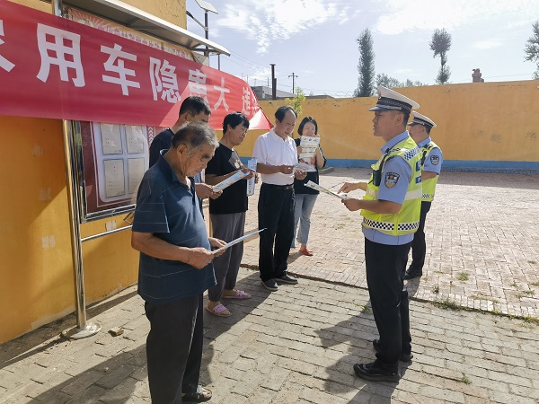 <b>府谷交警开展道路交通安全执法领域专项整治宣传活动</b>