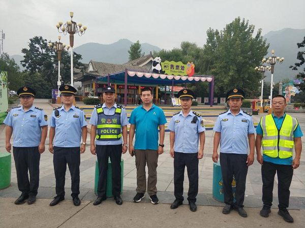 <b>长安旅警联合区交通运输局在秦岭野生动物园景区开展市场乱象整治</b>