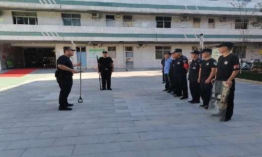 民警进校园 夯实反恐基石 建设平安校园