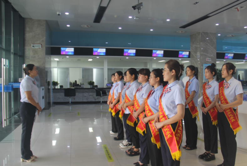 <b>神木市“帮代办”让便民服务有“速度”更有“温度”</b>