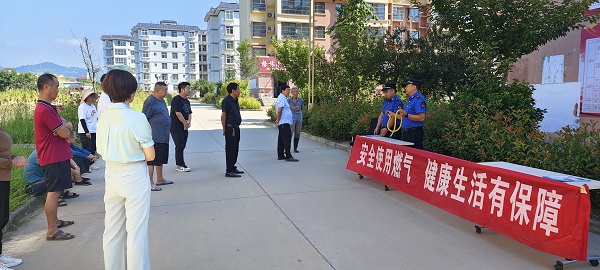 <b>安康市恒口示范区开展“城市管理进社区 服务群众面对面”主题活动</b>