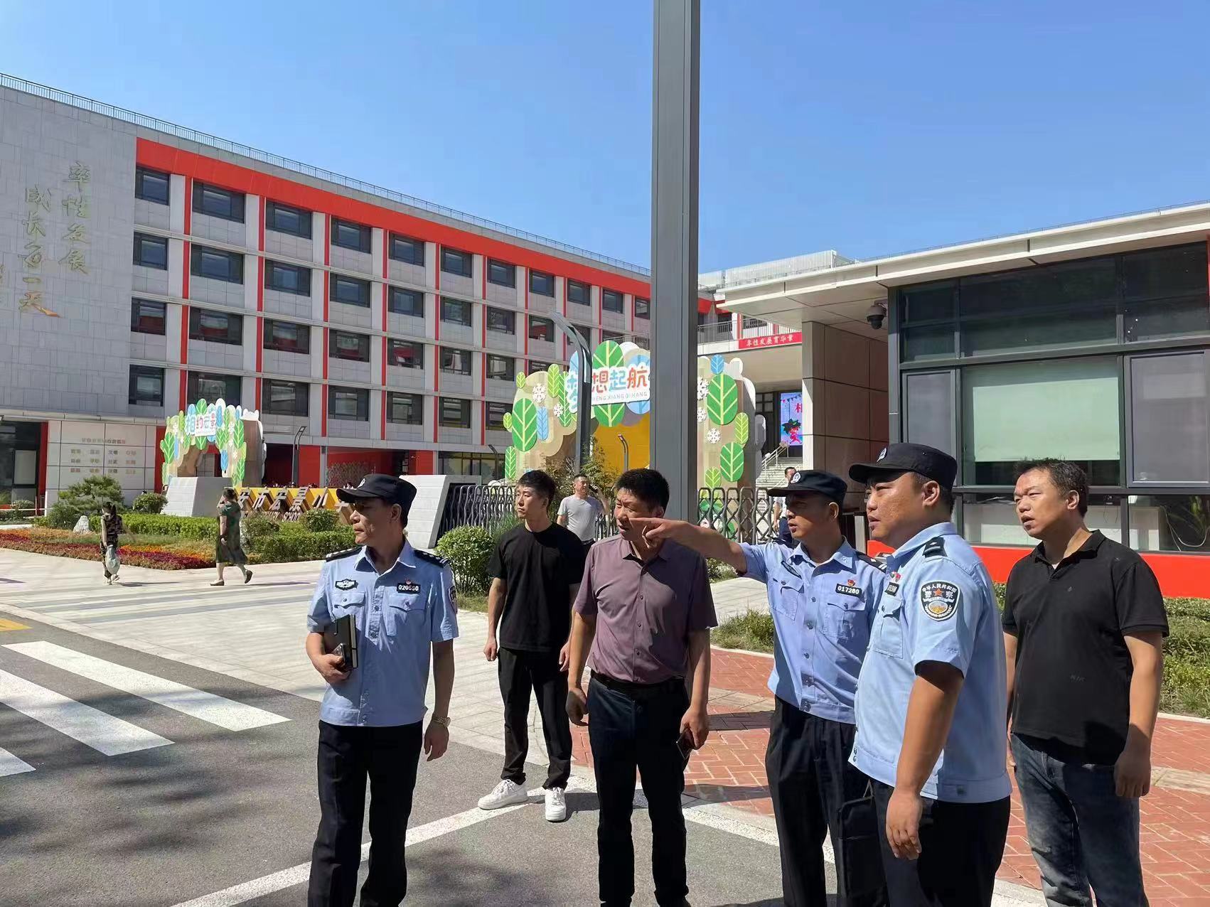 守护幼苗成长 未央公安站稳护学岗