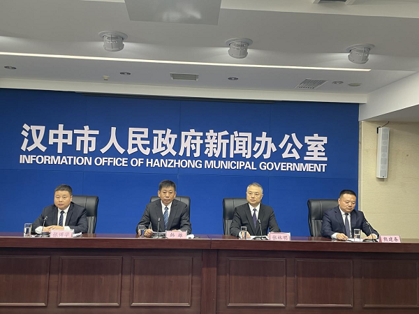 <b>汉中市镇巴县：加快建设“生态经济示范县”谱写建设镇巴新篇章</b>