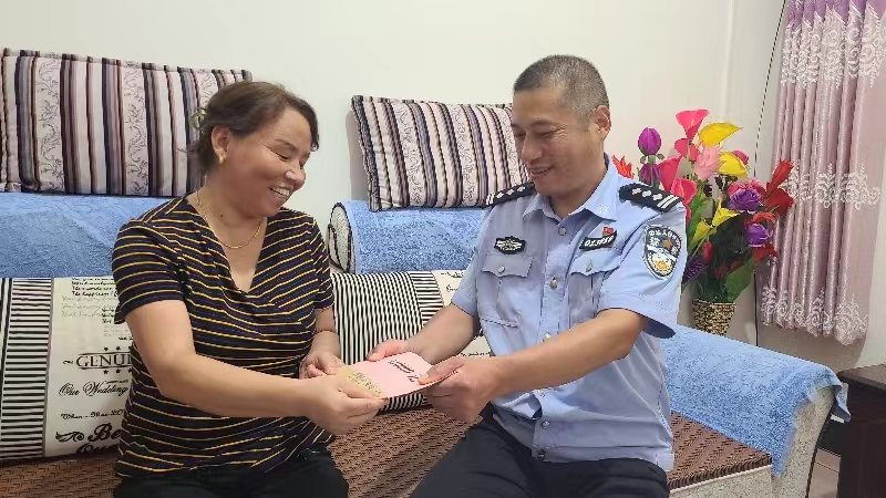<b>公交民警连续奋战7昼夜追回群众看病钱</b>