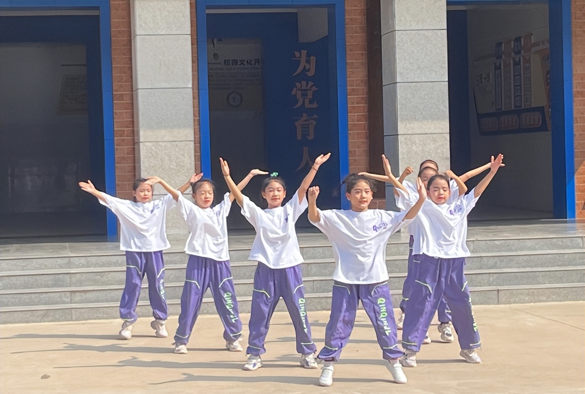 <b>西安市灞桥区热电小学系列活动庆祝第39个教师节</b>