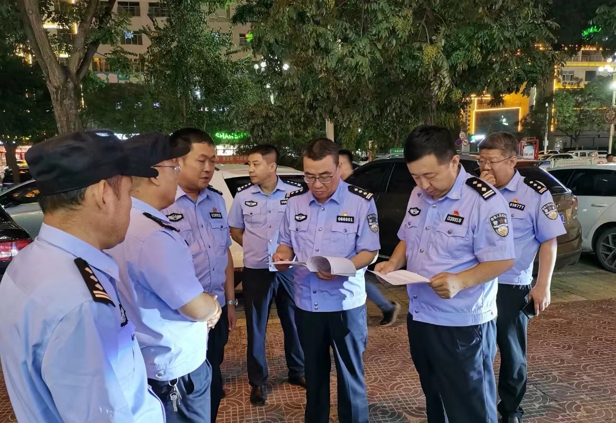 <b>榆林市局党委委员、副局长史克兢一行深入靖边县夏夜巡防一线督导检查</b>