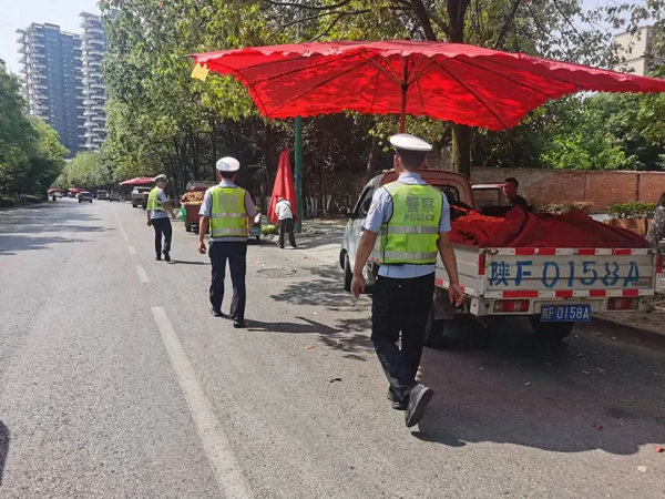 <b>汉中交警开展“马路市场”集中整治行动</b>