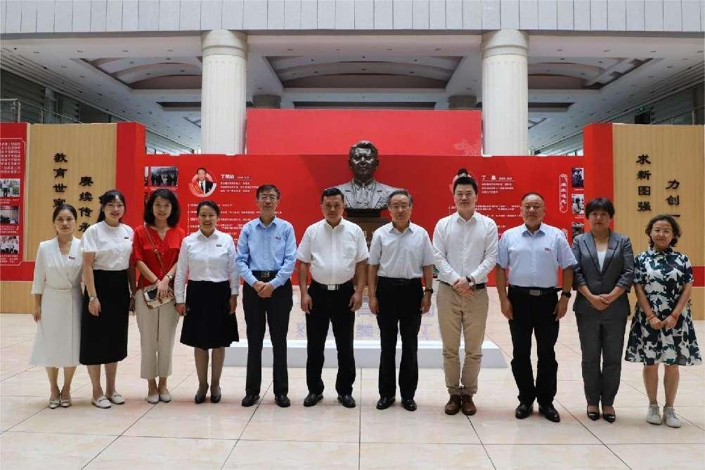 中国外文局翻译院领导到西安翻译学院访问交流