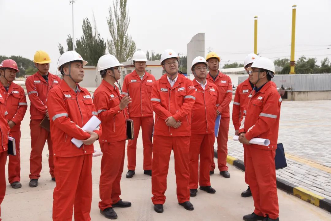 <b>长庆油田公司总工程师张矿生来采油三厂调研</b>