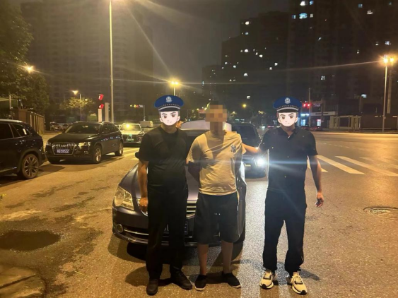 <b>抓获吸贩毒人员18人 西安高新警方成功打掉一个多链条吸贩毒网络</b>