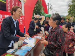 宝鸡市凤县行政审批服务局：“政务服务集市”便民利民更惠民