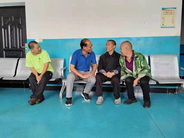 <b>商洛市镇安县张天华：心系民生疾苦 赢得群众信赖</b>