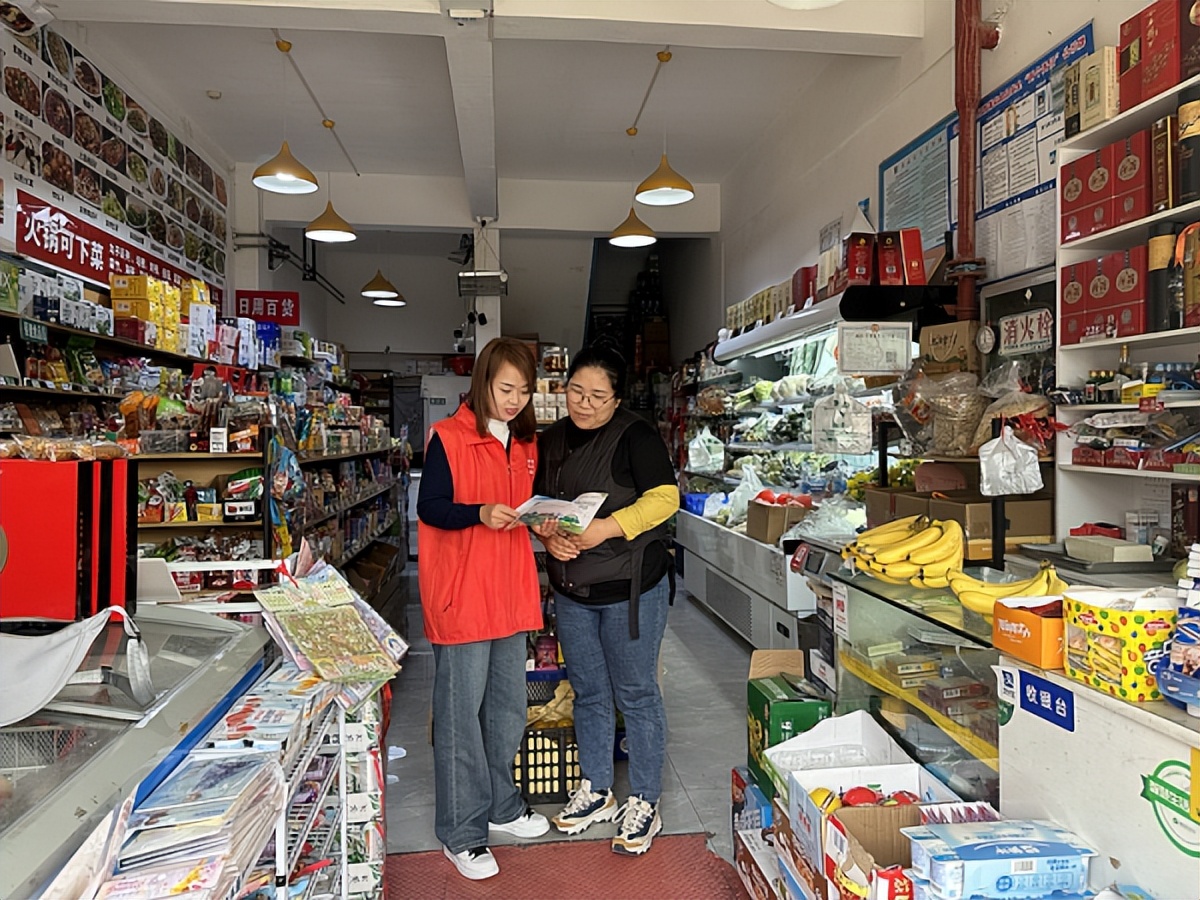 <b>延安市生态环境局洛川分局组织开展“全国科普日”主题宣传活动</b>