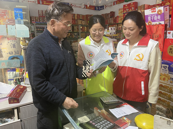 <b>渭南市合阳县王村镇：一抹“志愿红”   真情暖民心</b>