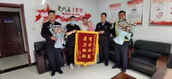 <b>幼童被烫伤 铜川交警紧急送医救治</b>