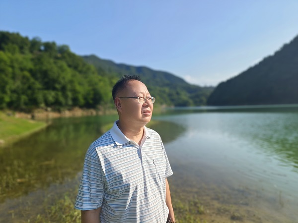<b>周友斌：以委员之执着让文化在柞水大地绽放</b>