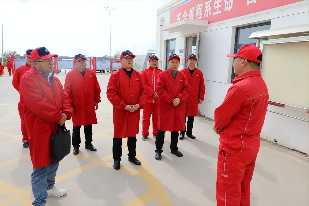 <b>延长油田公司企业文化部来吴起采油厂验收企业文化标杆队站创建工作</b>
