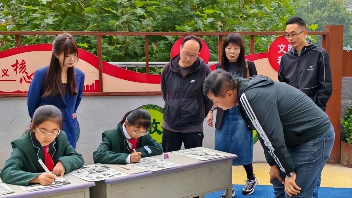 <b>灞桥区国家义务教育质量监测结果运用东城二小美术学科现场展示活动举行</b>