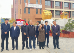 <b>宝应县教育局向定边县捐赠10万元助学金 2000册图书</b>