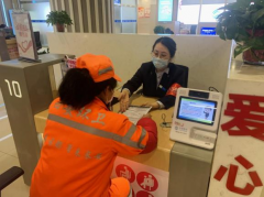 陕西移动西安分公司：深秋情暖环卫工，厅店服务显温情