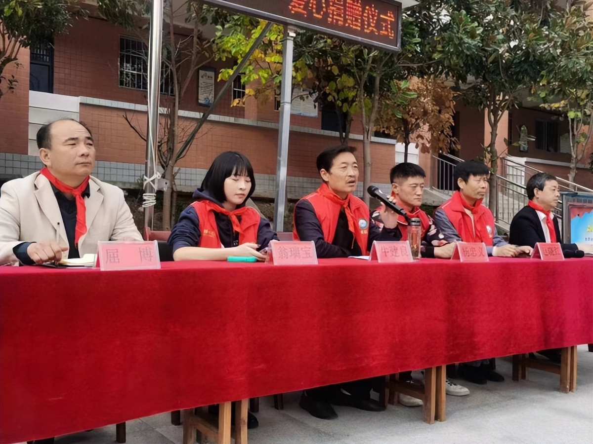 <b>陕西省慈善协会志愿者服务队走进商州区开展爱心捐赠活动</b>