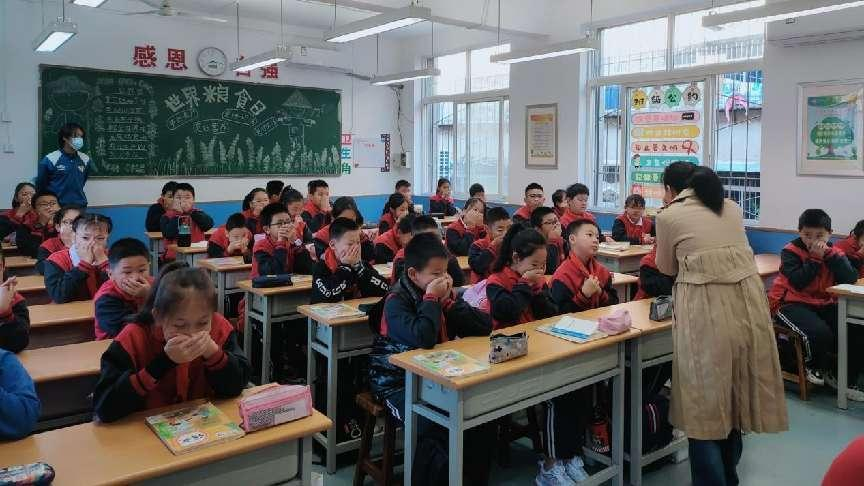 西安市碑林区景龙池小学安全应急疏散演练安全、有序、高效
