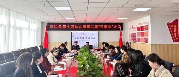 <b>靖边县公安局交警大队：入校园，话安全  </b>