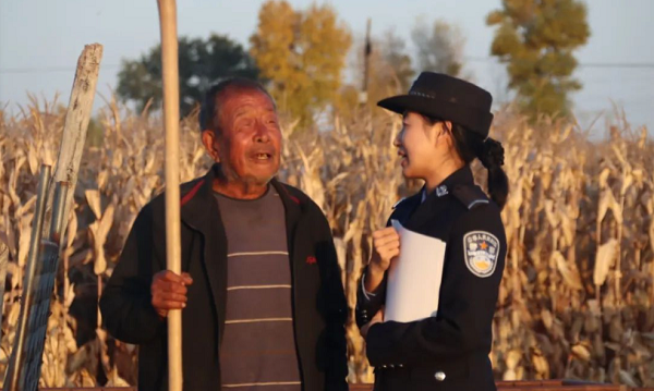 <b>靖边公安“秋收警务”让警民距离更近 平安底色更足</b>