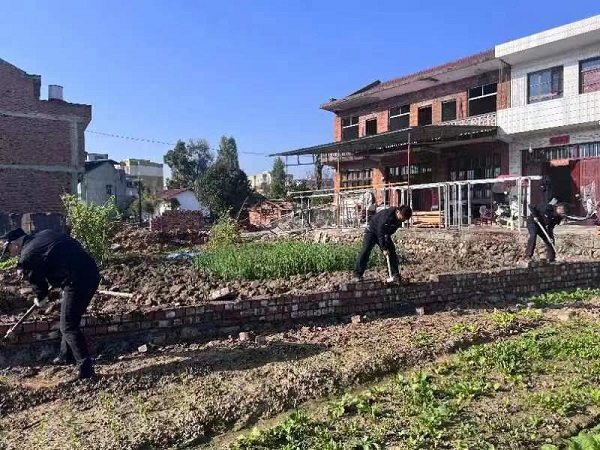 <b>恒口示范区综合执法大队：攻坚克难 动真碰硬——依法拆除违章建筑</b>