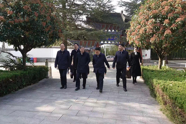 <b>省委副秘书长、省委党史研究室主任任宗哲深入商洛烈士陵园指导工作  </b>