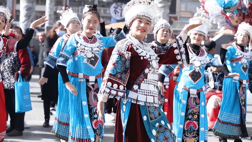 <b>陕南民歌节“苗乡风情消费体验专场”活动在汉中市镇巴县开幕</b>