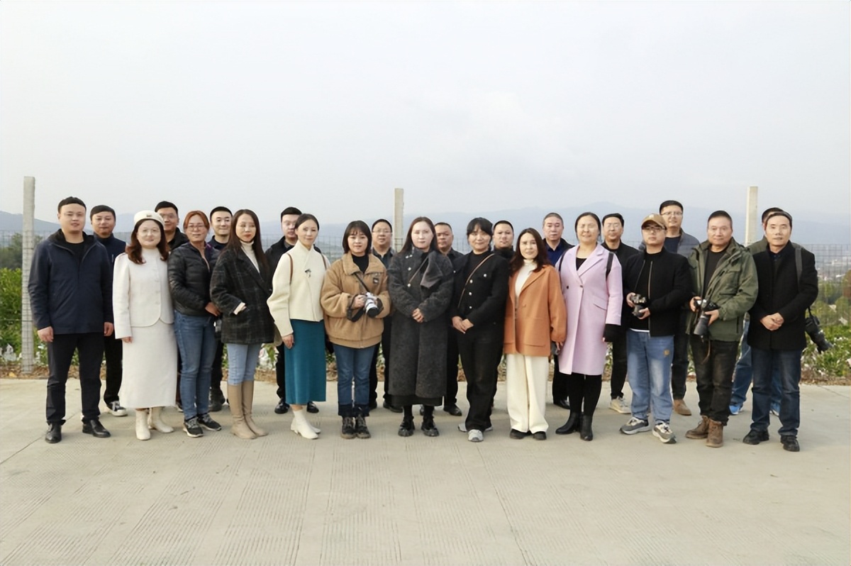 <b>2023网络媒体看西乡 媒体聚焦“三个年”走进园区看变化主题采访活动成功举</b>