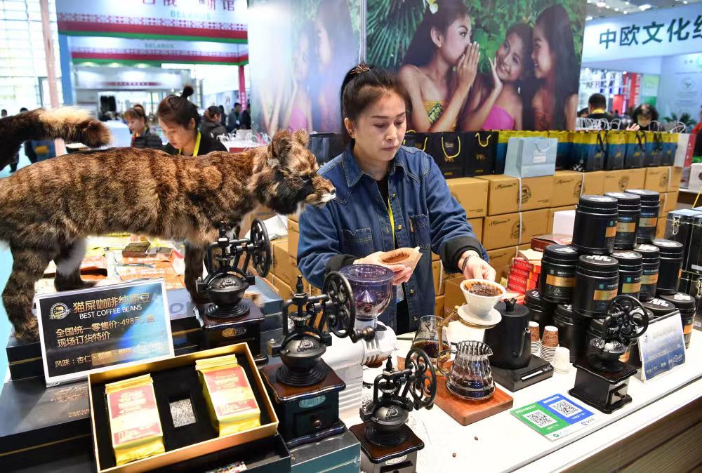 <b>特色商品荟萃丝博会</b>