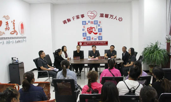 <b>延安市富县法院张桂芳荣获全国维护妇女儿童权益先进个人</b>