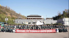 西安市东城第二学校八年级师生走进白鹿原感悟关中民俗风情  